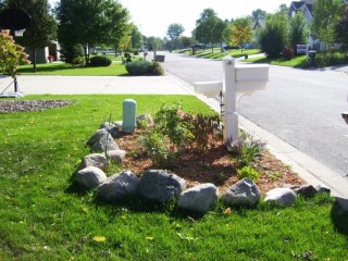 Mulch around the mailbox keeps the weeds at bay